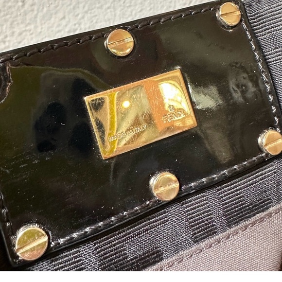 Fendi Zucca Shoulder Bag in excellent condition. - Picture 16 of 17